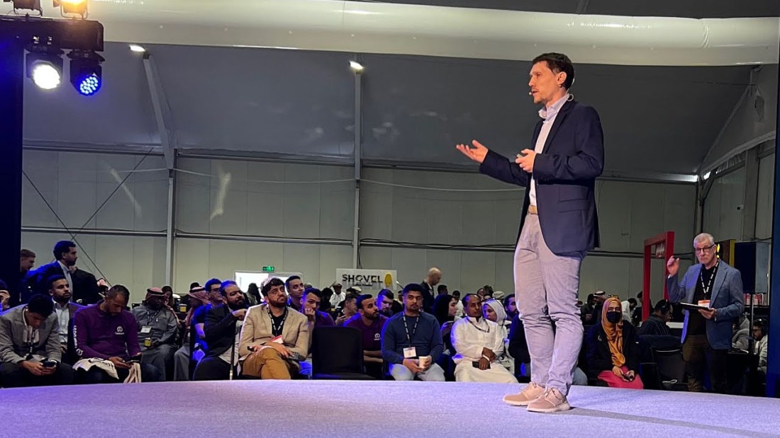 RocketFuel Pitch LenderKit - Konstantin Boyko on stage