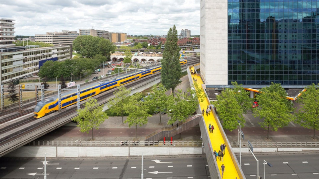 Luchtsingel-Rotterdam_ZUS_Ossip-van-Duivenbode_dezeen